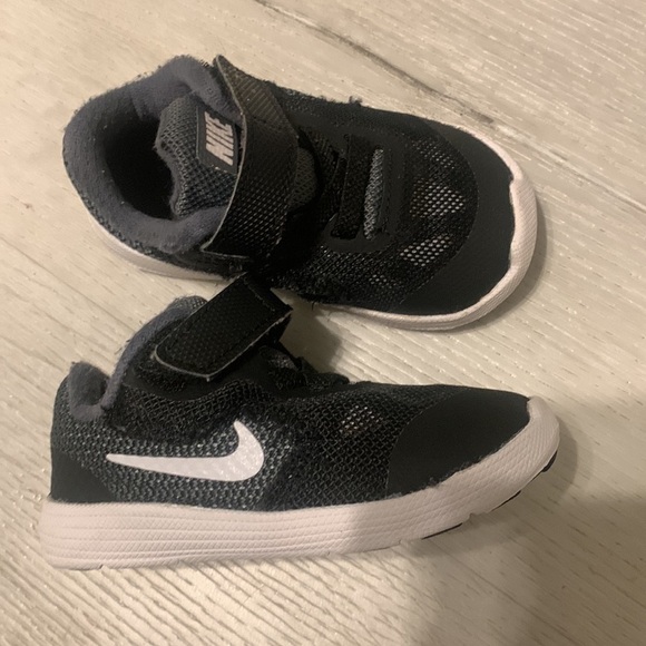 NIKE REVOLUTION 3 (TDV) 819415-001 DARK GREY/WHITE-BLACK TODDLER'S SHOE size 5C‎ - Picture 1 of 9